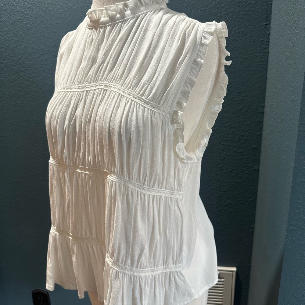 Chic Ruffled White Blouse - Picture 2 of 7